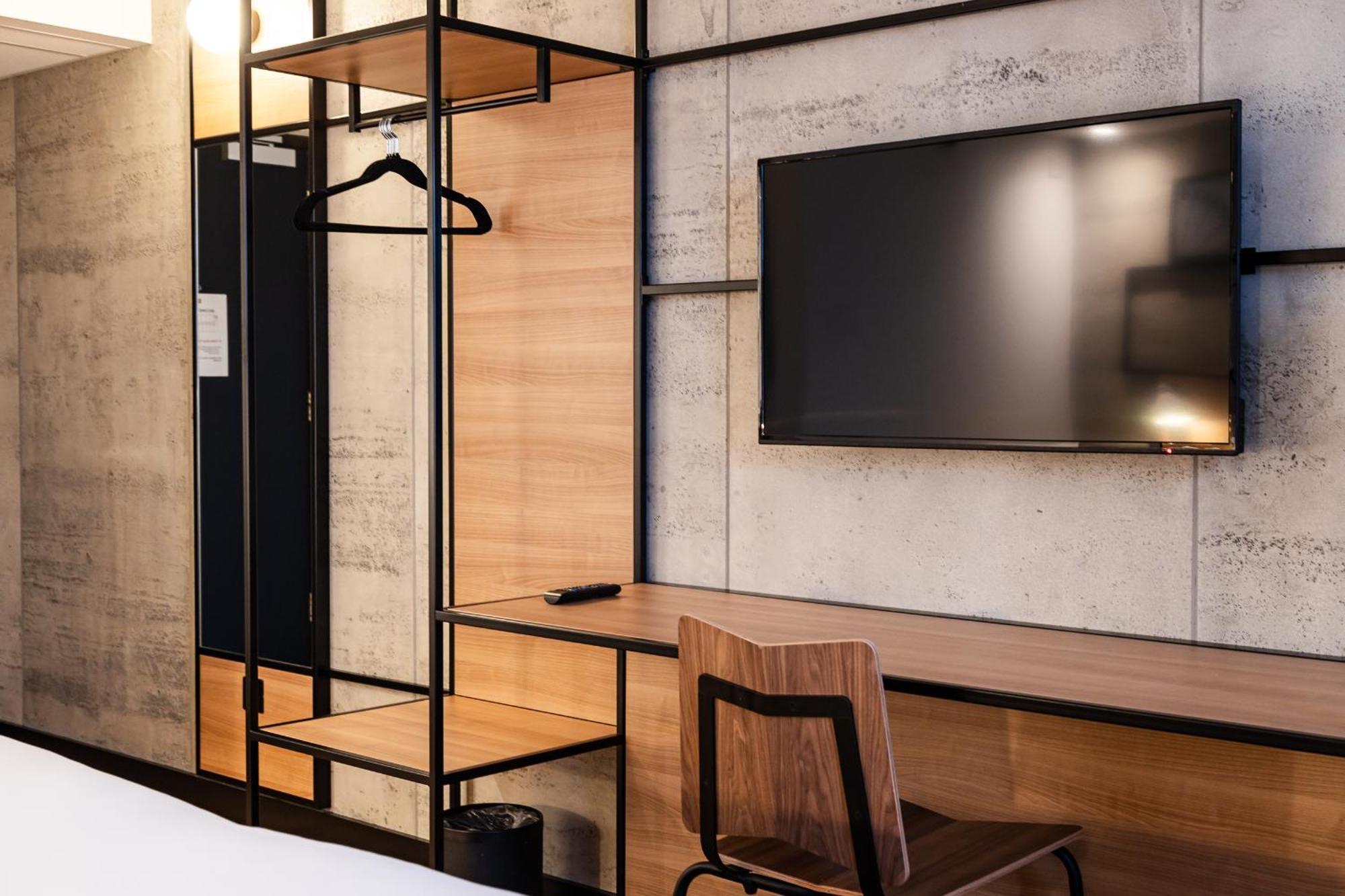Hotel Ibis Riverside 3*