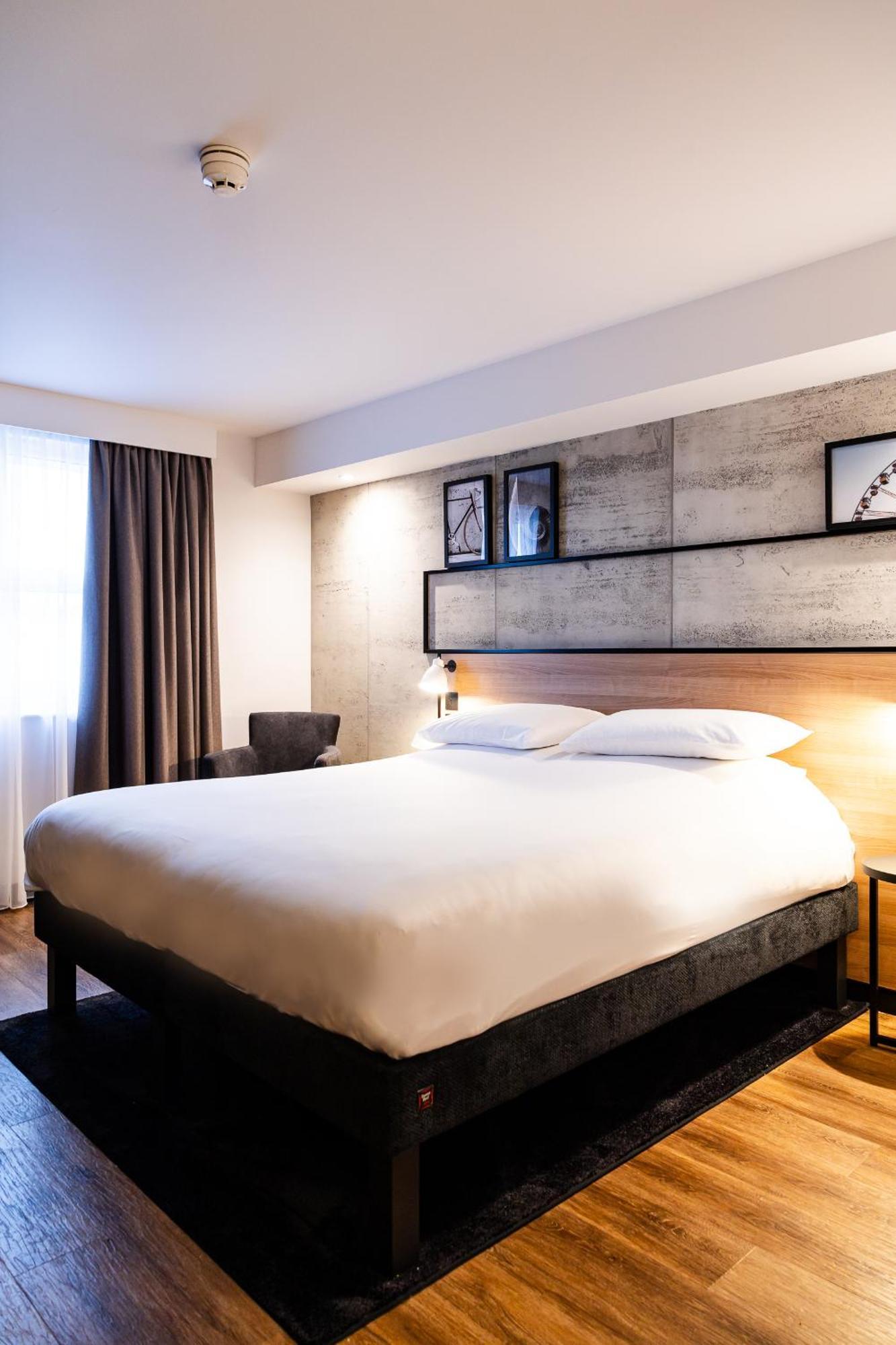 Ibis Riverside Hotel 3*